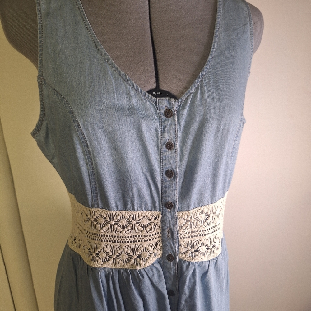 Maurices Blue Midi Dress with Cream Lace Detail W/ Pockets. Size Small